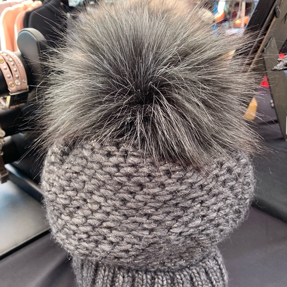Gray Single Pom Insulated Beanie - Picture 2 of 4